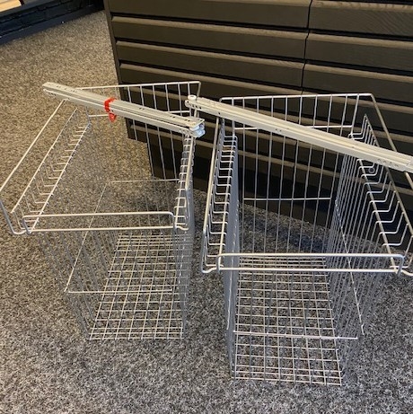 Kurv. Til 40cm brede skabe. Inkl. udtræksfunktion.